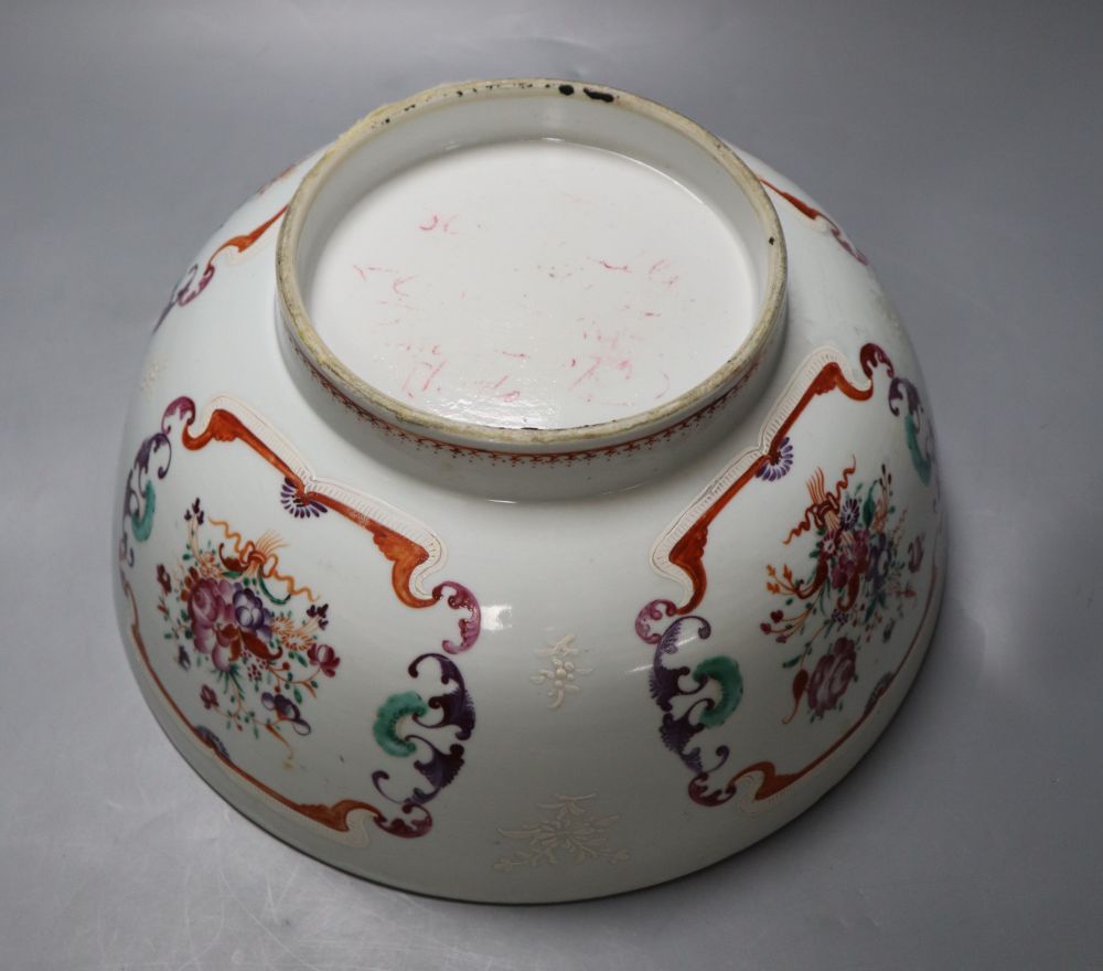 An 18th century Chinese export famille rose bowl, Qianlong